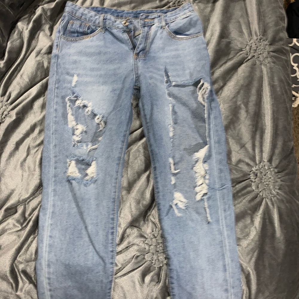 Super distressed jeans